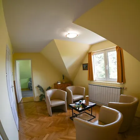 Kozmary Vendeghaz Apartment *