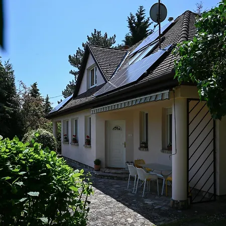 Kozmary Vendeghaz Apartmán *
